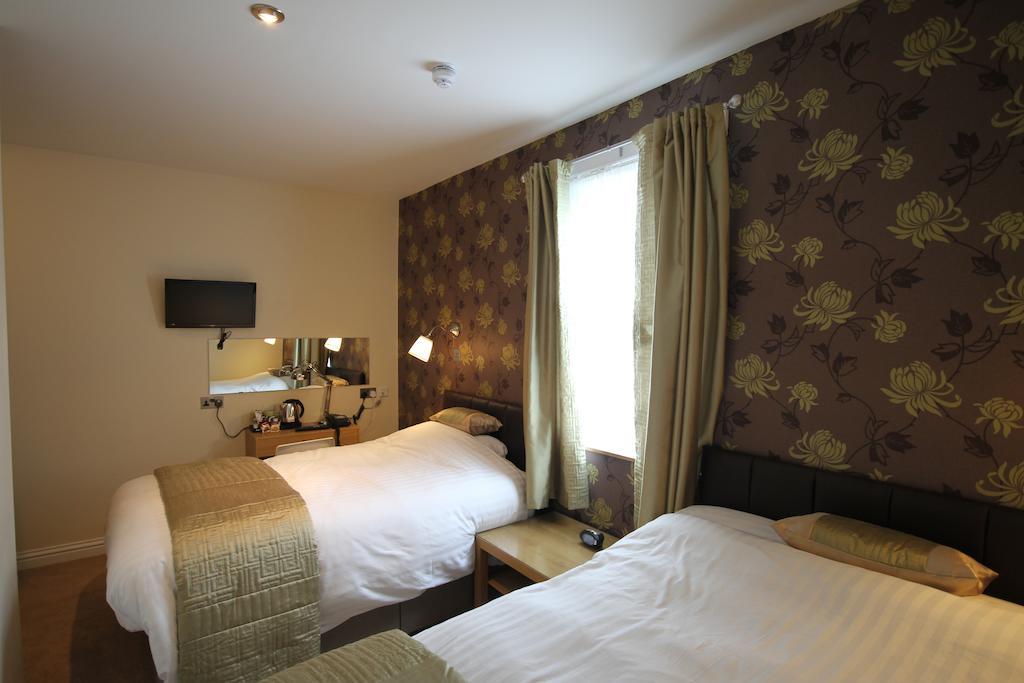 The Lion Hotel Blaenavon Room photo